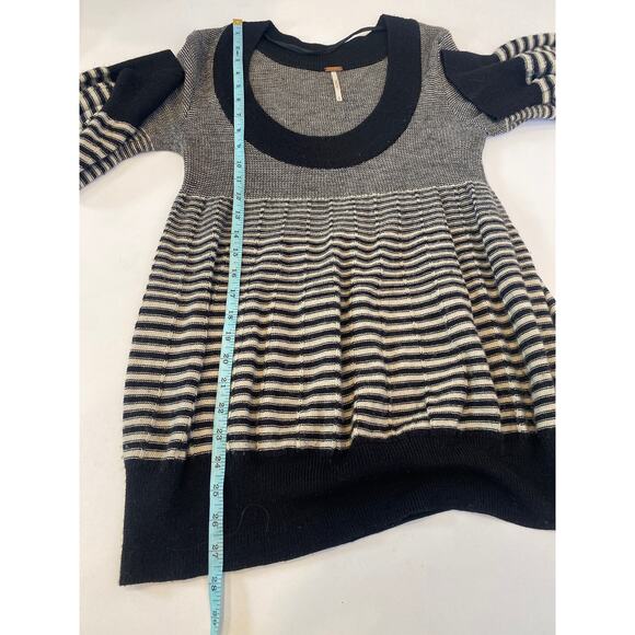 Free People Black Beige Scoop Neck Striped Sweater Sz M Wool Pullover - Picture 12 of 13